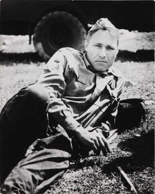 Фотография А. Левицкой «На съемках фильма «Они сражались за Родину». В. Шукшин». 1974.